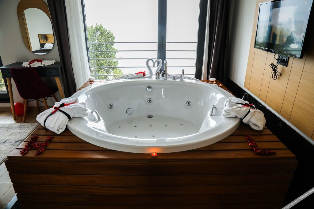 Арсин: Şehrar Suit Hotel