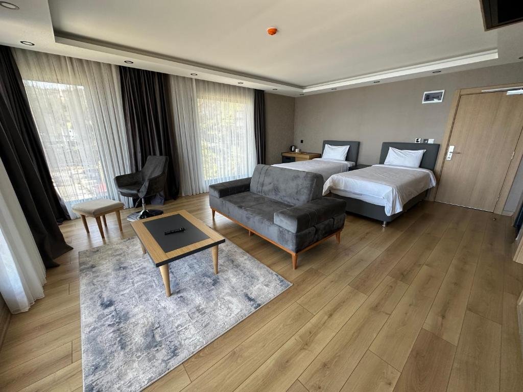Арсин: Şehrar Suit Hotel