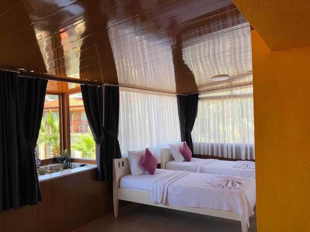 Айвалык: Bade Otel