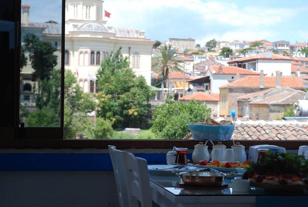 Айвалык: Bade Otel