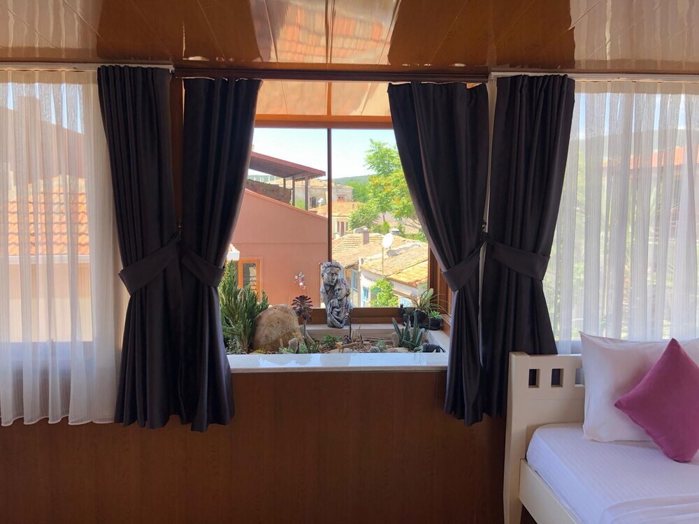 Айвалык: Bade Otel