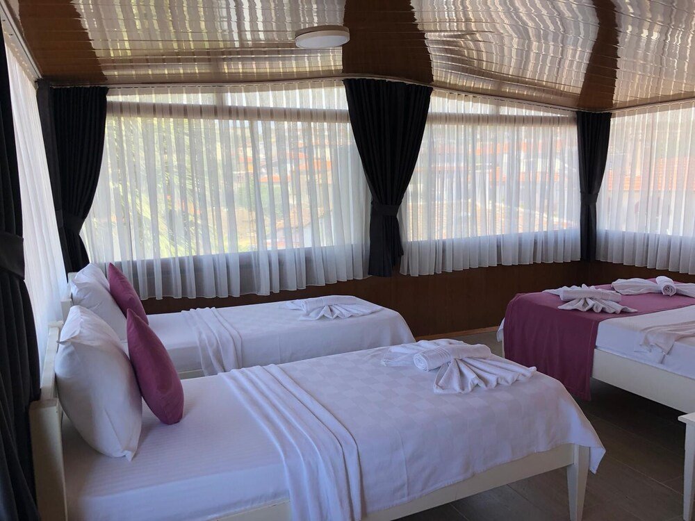 Айвалык: Bade Otel