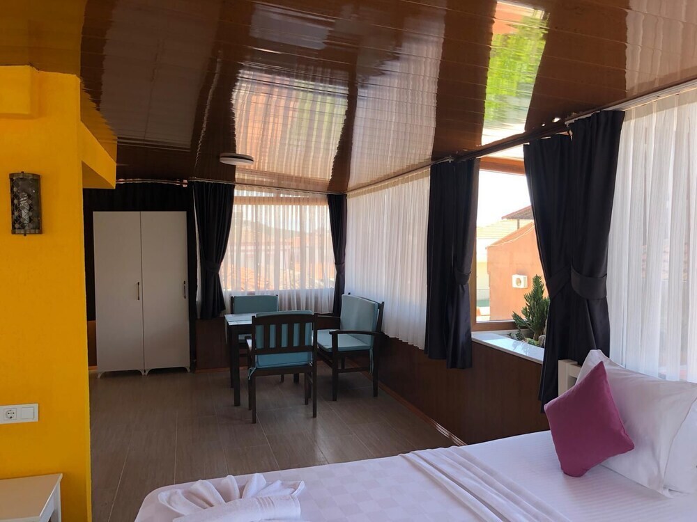 Айвалык: Bade Otel