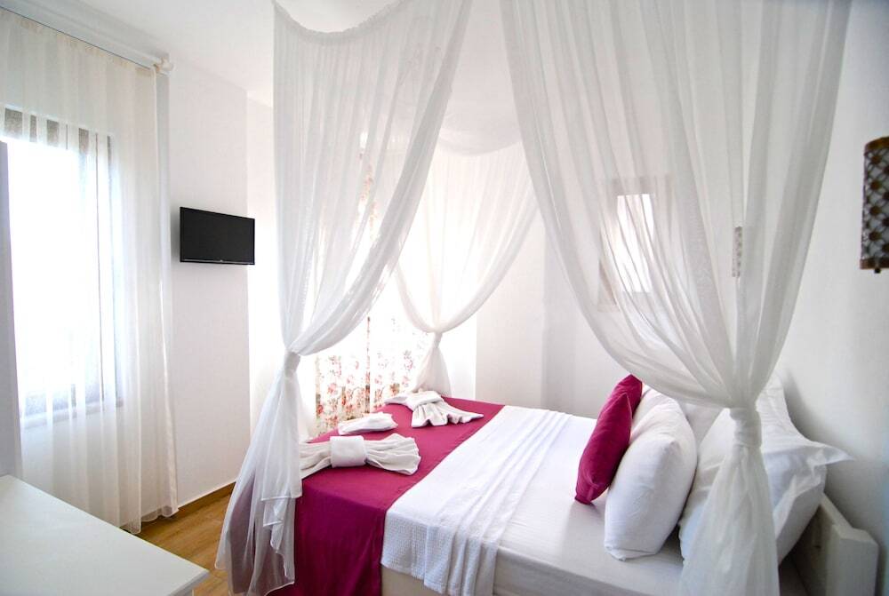 Айвалык: Bade Otel