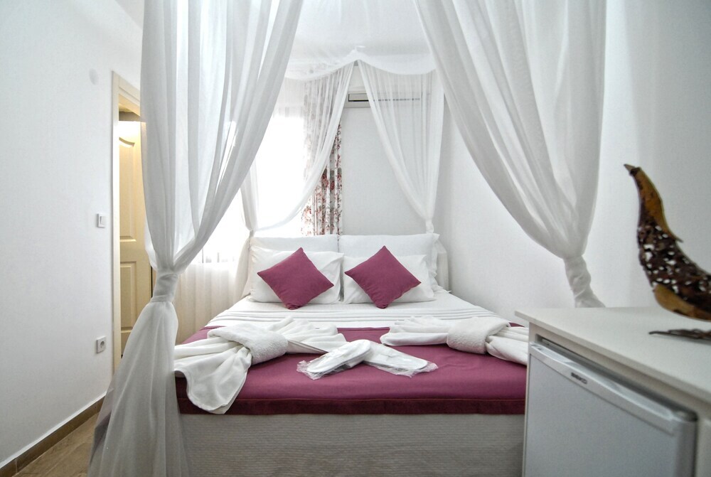 Айвалык: Bade Otel