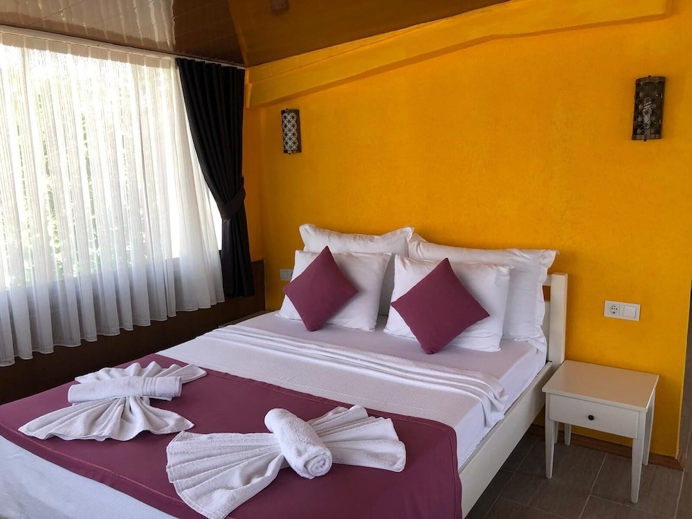 Айвалык: Bade Otel