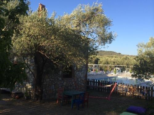 Айвалык: Mutlu Köy Nostalji Tatil Köyü