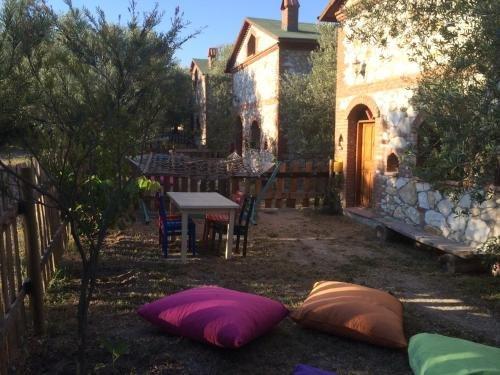 Айвалык: Mutlu Köy Nostalji Tatil Köyü