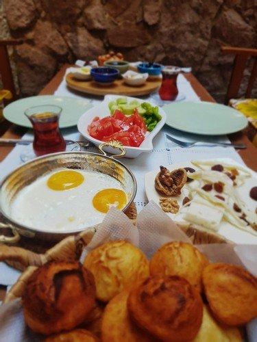 Айвалык: Tarihi Gulsun Hanim Konagi