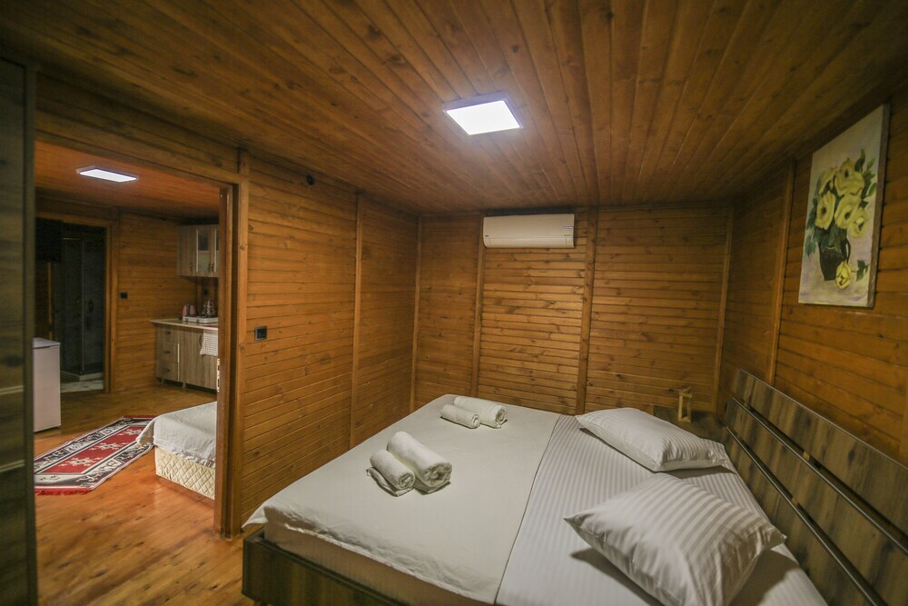 Чиралы: Seker Bungalov
