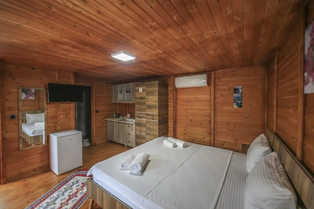 Чиралы: Seker Bungalov