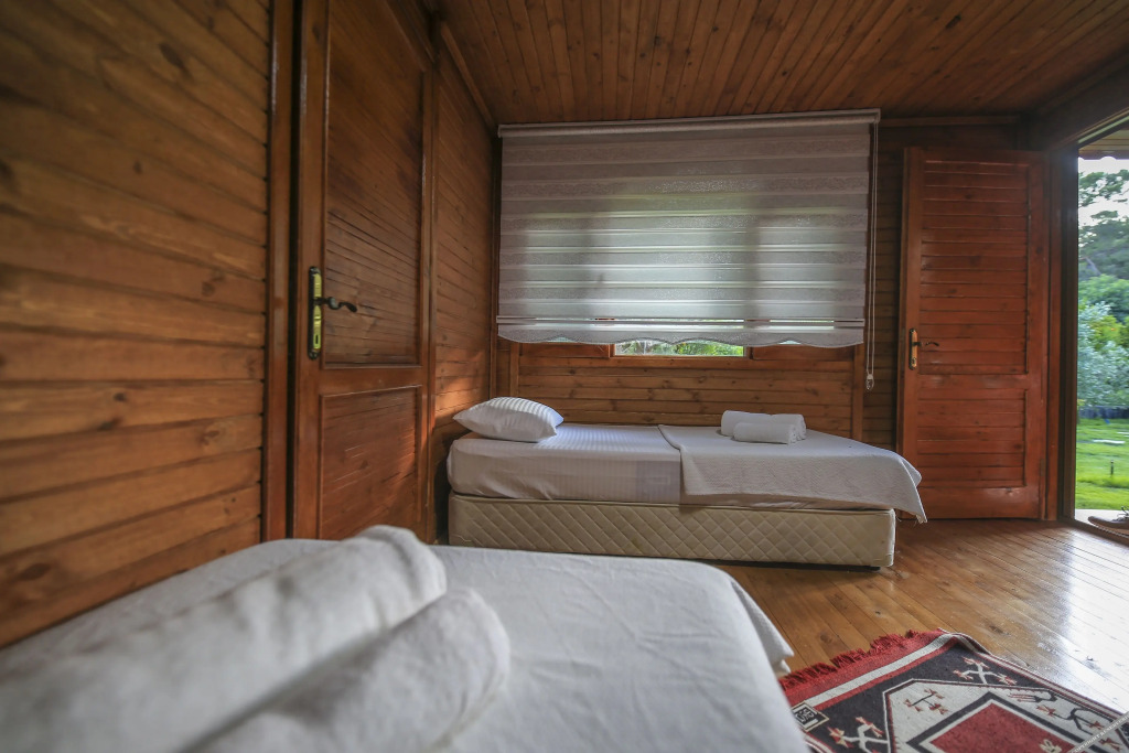Чиралы: Seker Bungalov