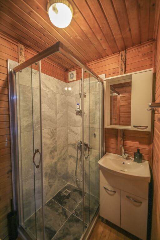 Чиралы: Seker Bungalov