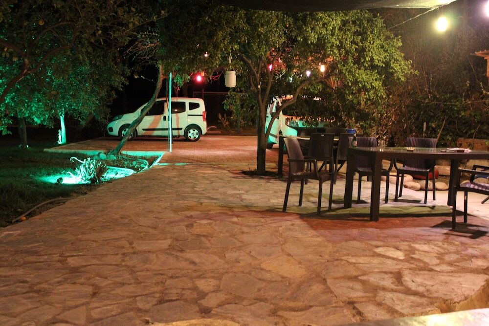 Чиралы: Seker Bungalov