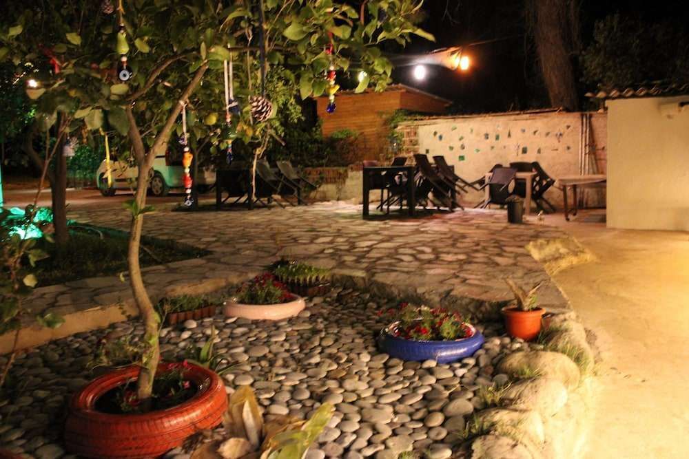 Чиралы: Seker Bungalov
