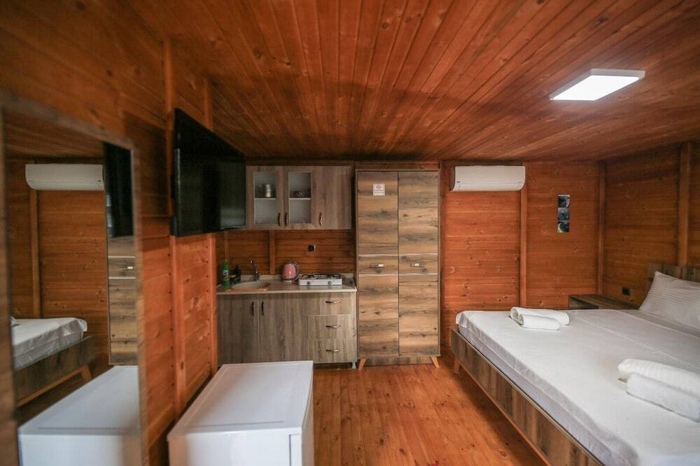 Чиралы: Seker Bungalov