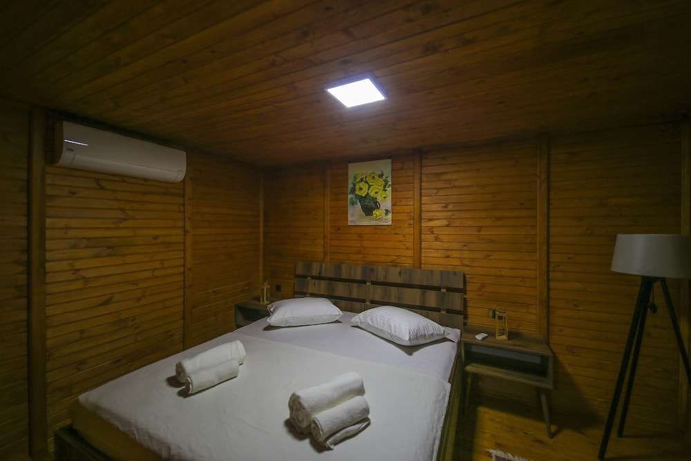 Чиралы: Seker Bungalov