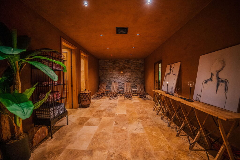 Саригерме: The Remote Hotel