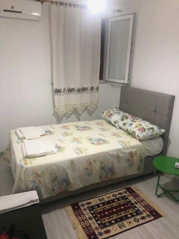 Айвалык: Isik Konukevi