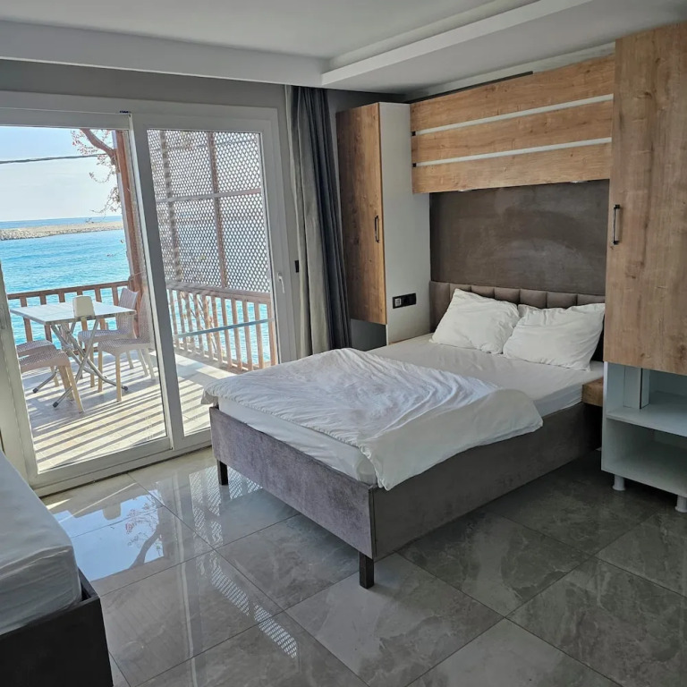 Силифке: Mose Restoran Motel Beach