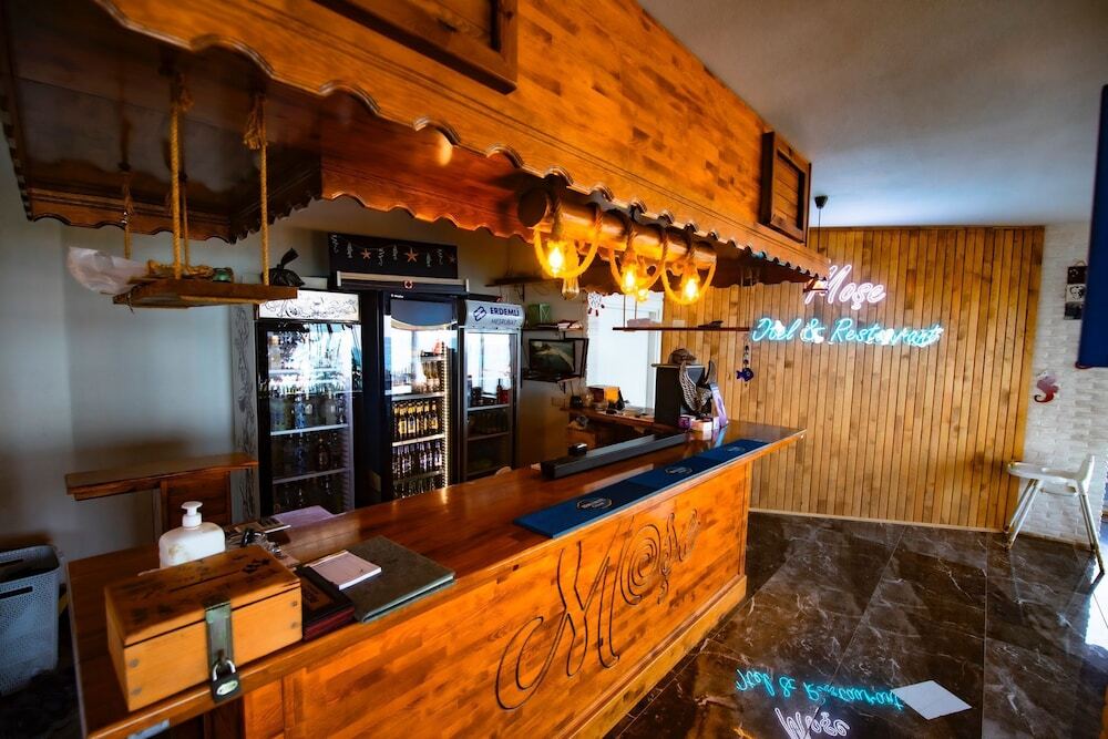Силифке: Mose Restoran Motel Beach