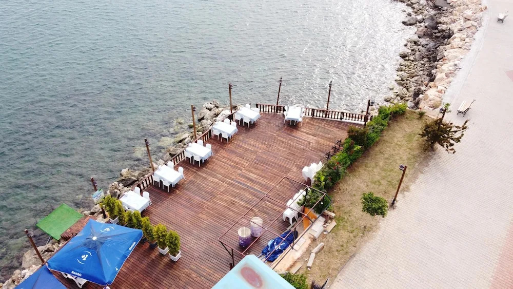 Силифке: Mose Restoran Motel Beach