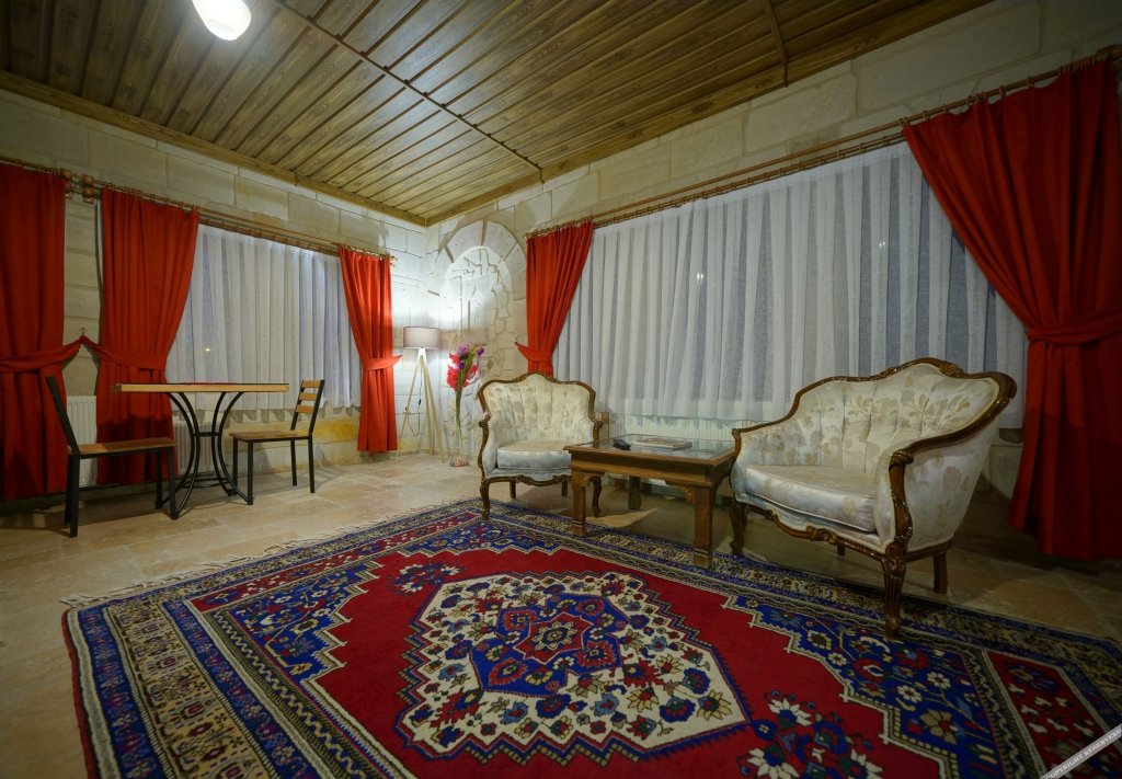 Гёреме: ShoeString Stone House