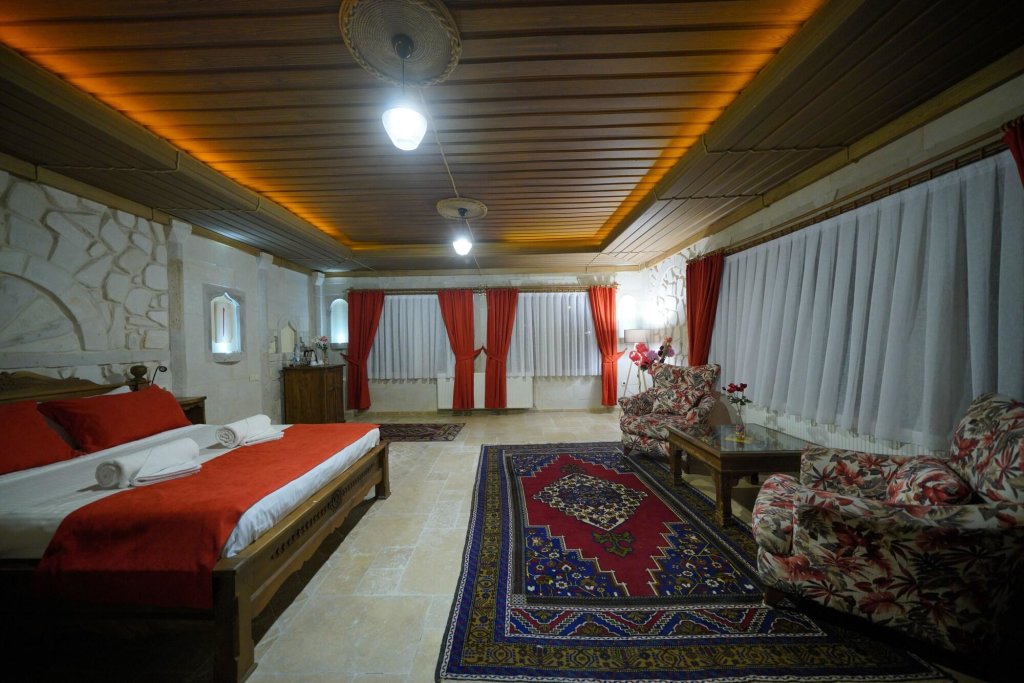 Гёреме: ShoeString Stone House