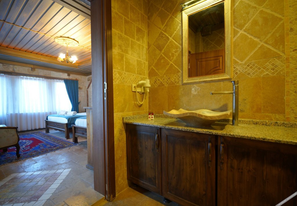 Гёреме: ShoeString Stone House
