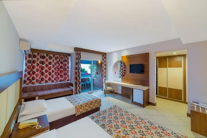 Окурджалар: Justiniano Club Alanya