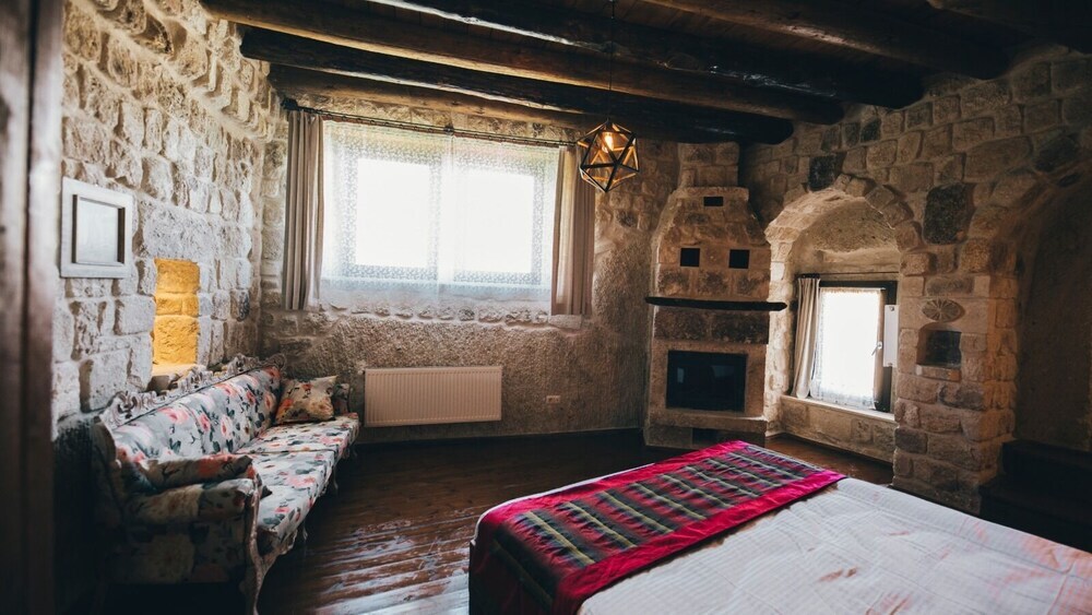 Ургуп: Cappadocia Old Houses