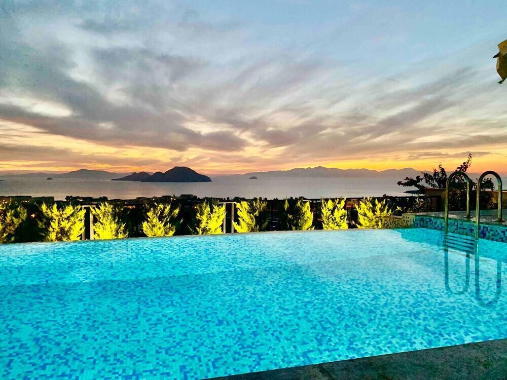 Тургутрейс: Bodrum - 5 Bedrooms Villa With Heated Pool