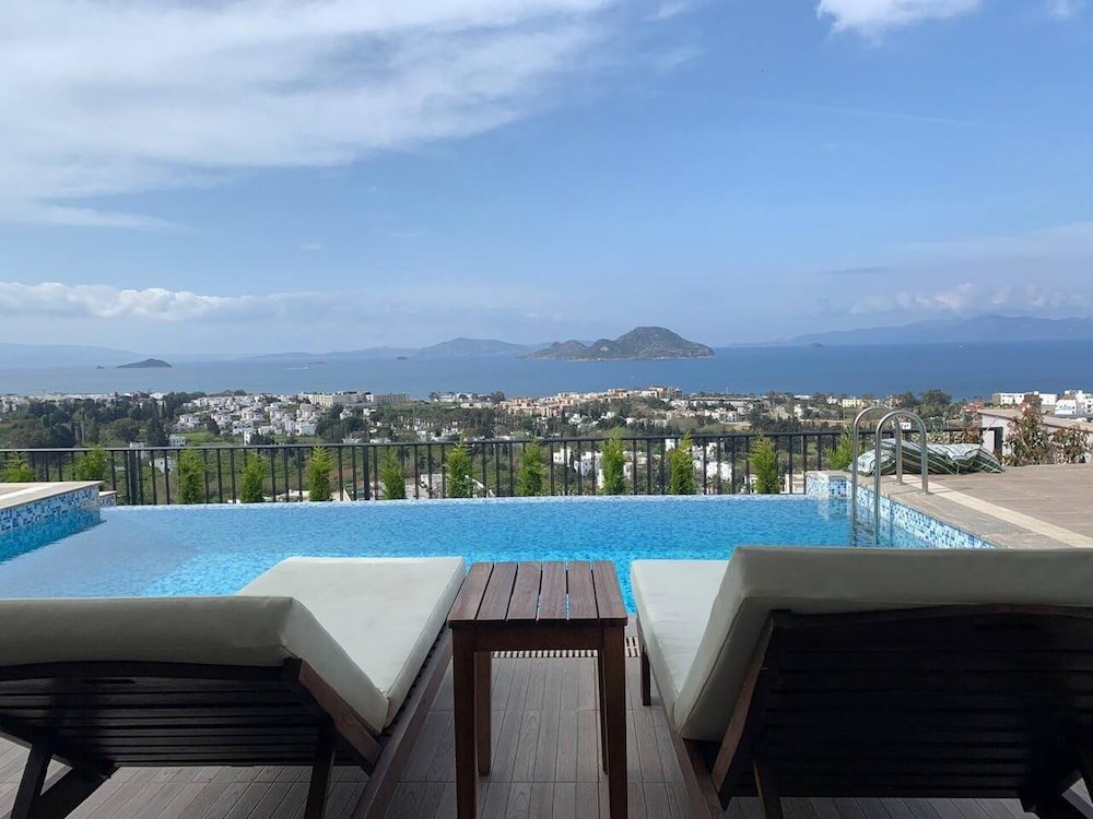 Тургутрейс: Bodrum - 5 Bedrooms Villa With Heated Pool