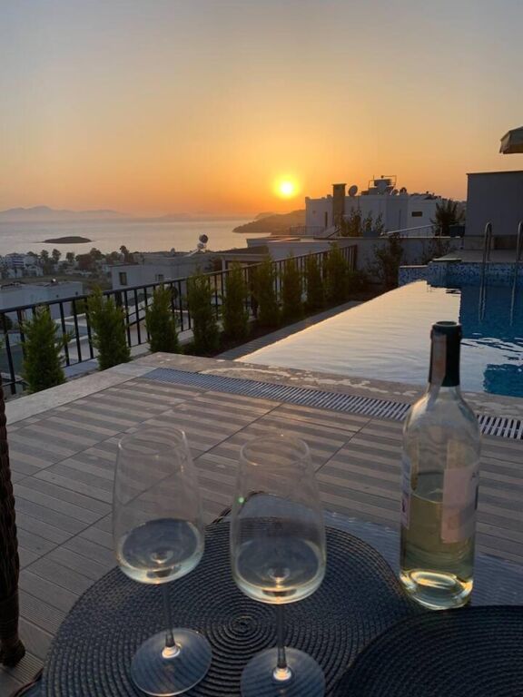 Тургутрейс: Bodrum - 5 Bedrooms Villa With Heated Pool