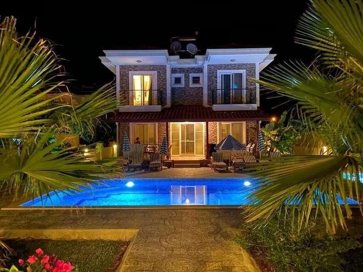 Дальян: Remarkable 4-bed Villa Tasgin 2 Pools