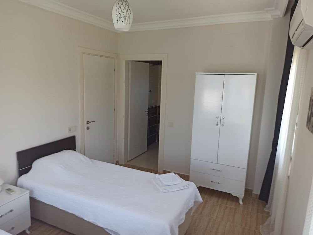 Дальян: Remarkable 4-bed Villa Tasgin 2 Pools