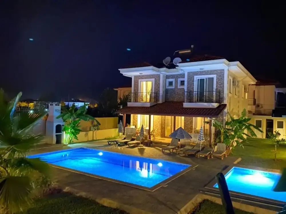 Дальян: Remarkable 4-bed Villa Tasgin 2 Pools