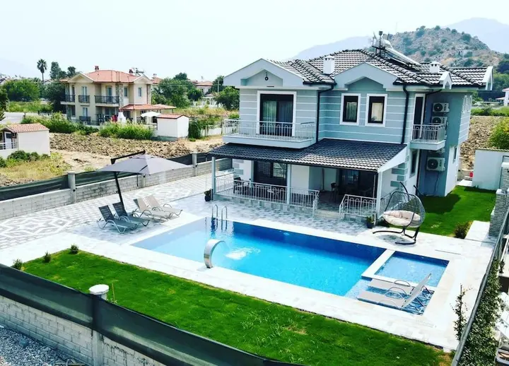 Дальян: Inviting 4-bed Villa Lina With lux Pool
