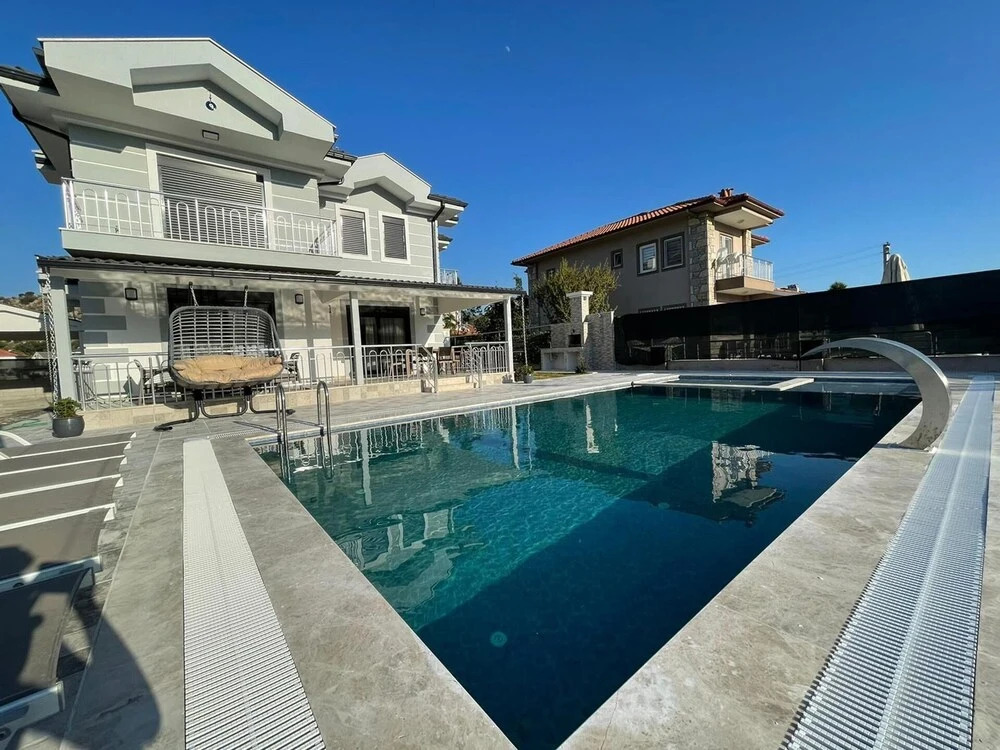 Дальян: Inviting 4-bed Villa Lina With lux Pool