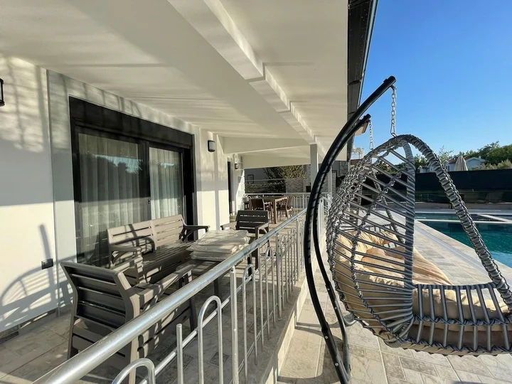 Дальян: Inviting 4-bed Villa Lina With lux Pool