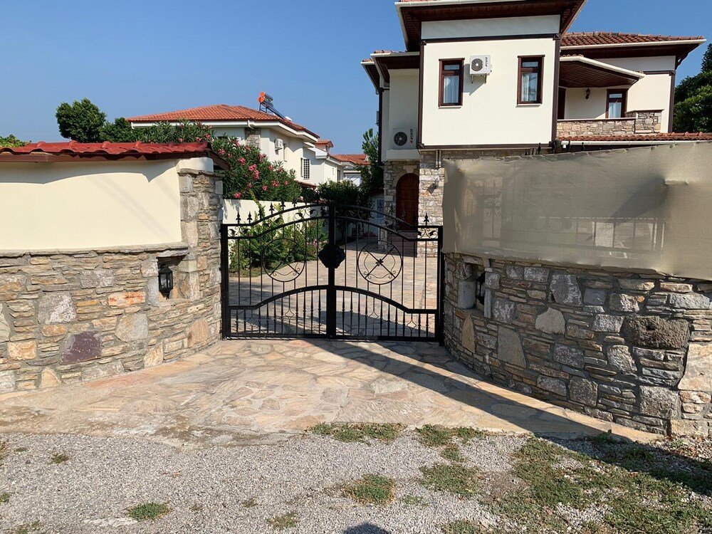 Дальян: Stunning 4-bed Villa Celik 4 Bedrooms all Ensuite