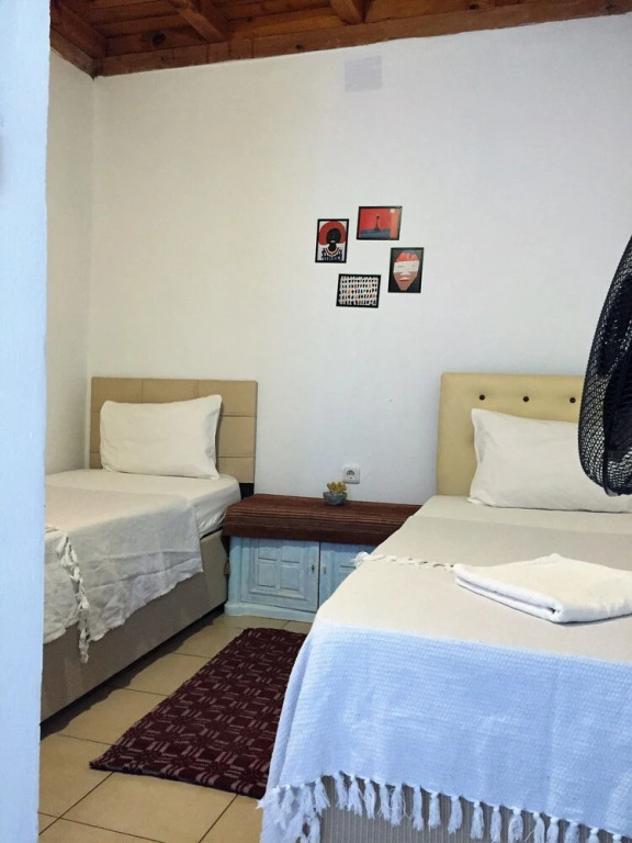 Бозджаада: Radika Kır Evi