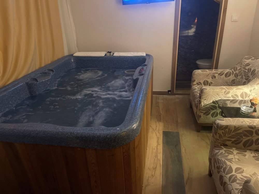 Сайл: Larin Otel
