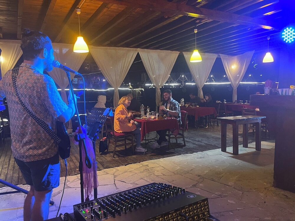 Сайл: Larin Otel