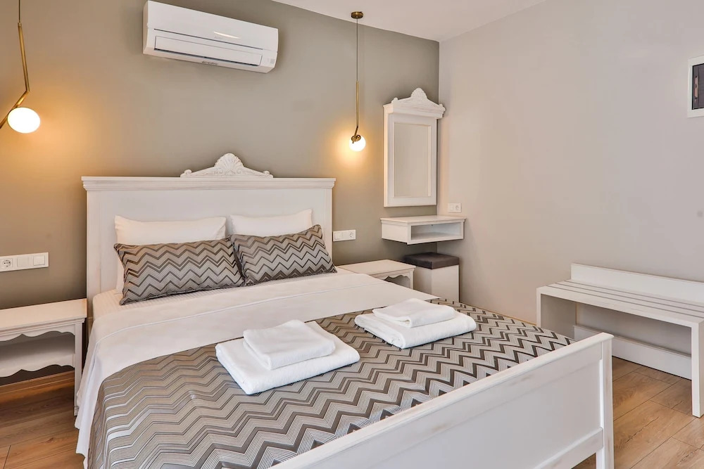 Каш: Lora Kas Otel