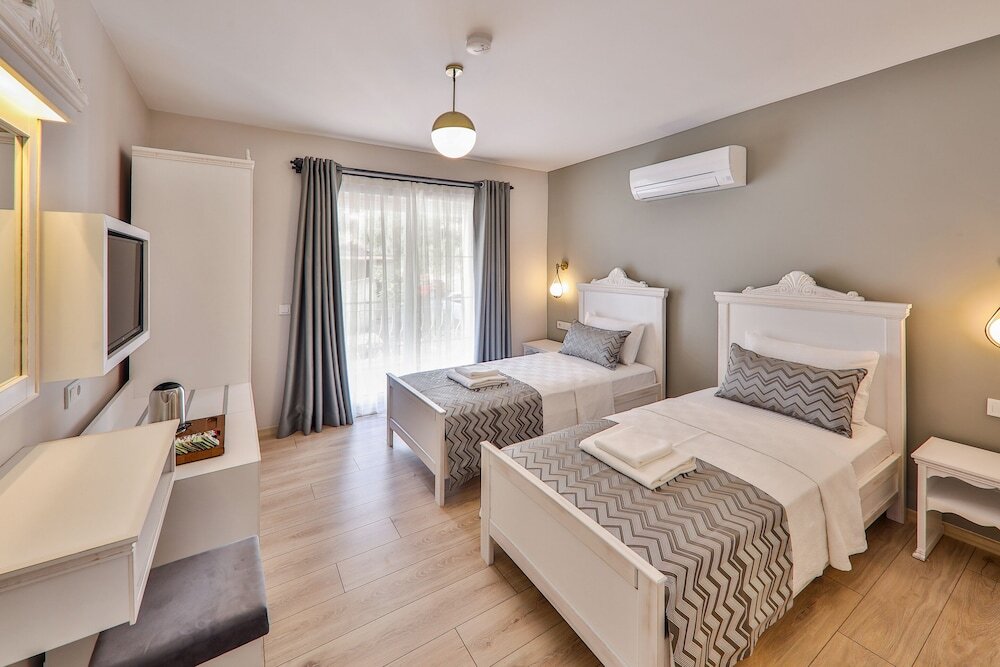 Каш: Lora Kas Otel