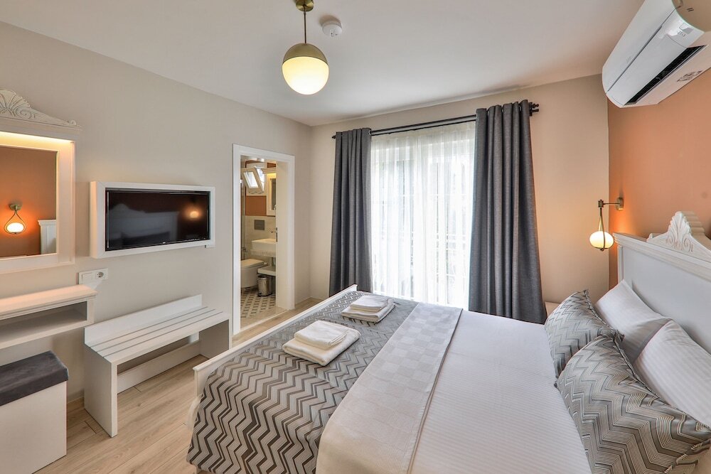 Каш: Lora Kas Otel