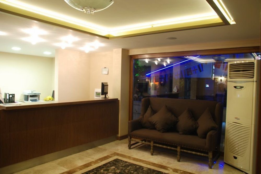 Битез: The Corner Bistro