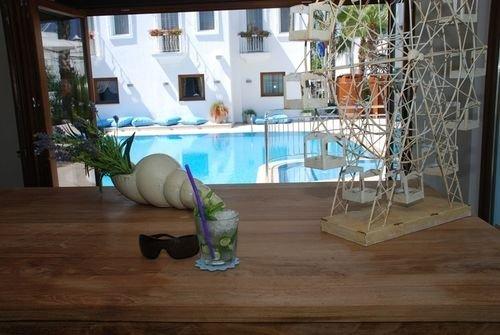 Битез: The Corner Bistro