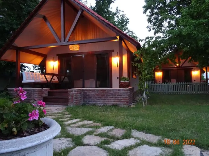 Дальян: Gaia Koru Bungalows